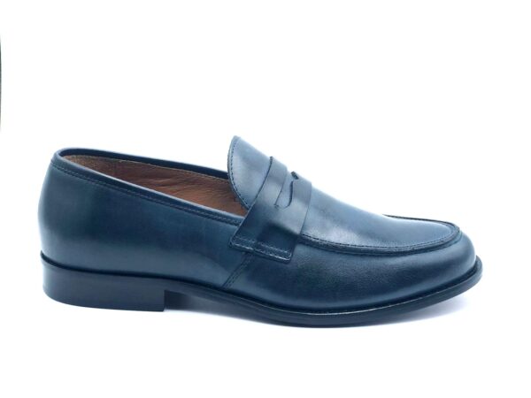 MOCASSINO UOMO IN PELLE DI VITELLO NAPPATO BLU, SUOLA IN CUOIO 6068A