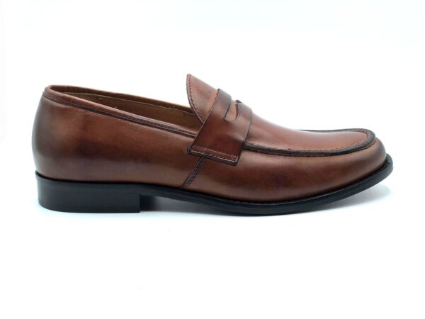 MOCASSINO UOMO IN PELLE DI VITELLO NAPPATO MARRONE, SUOLA IN CUOIO 6068A